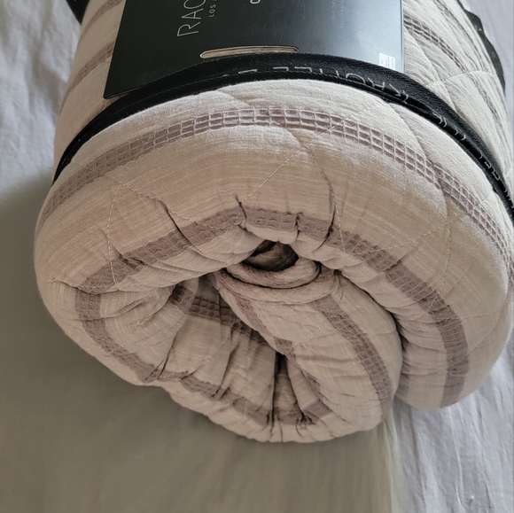 New King Cotton Quilt Rachel Zoe 106" x 92" Grey - Picture 8 of 12